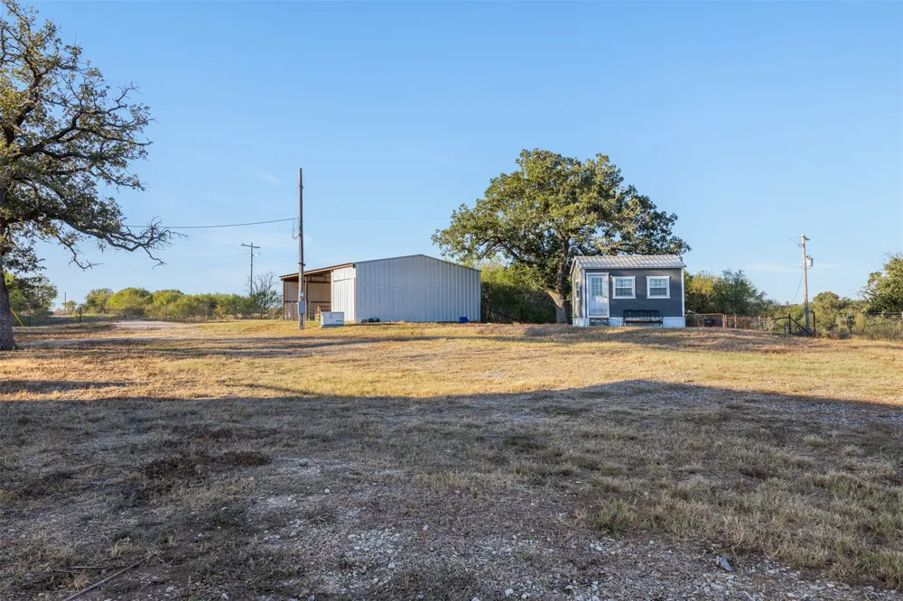 3270 Fm 671 Luling, TX 78648