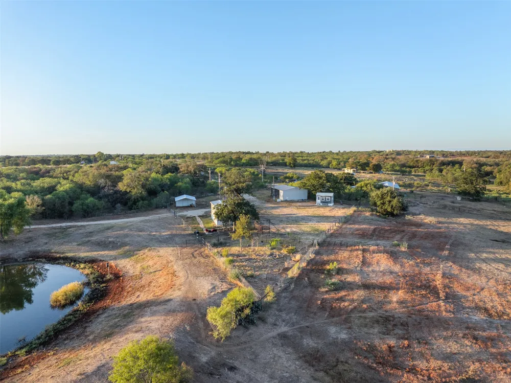 3270 Fm 671 Luling, TX 78648