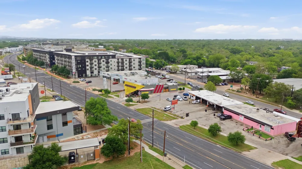 6444 Burnet Road #403 Austin, TX 78757