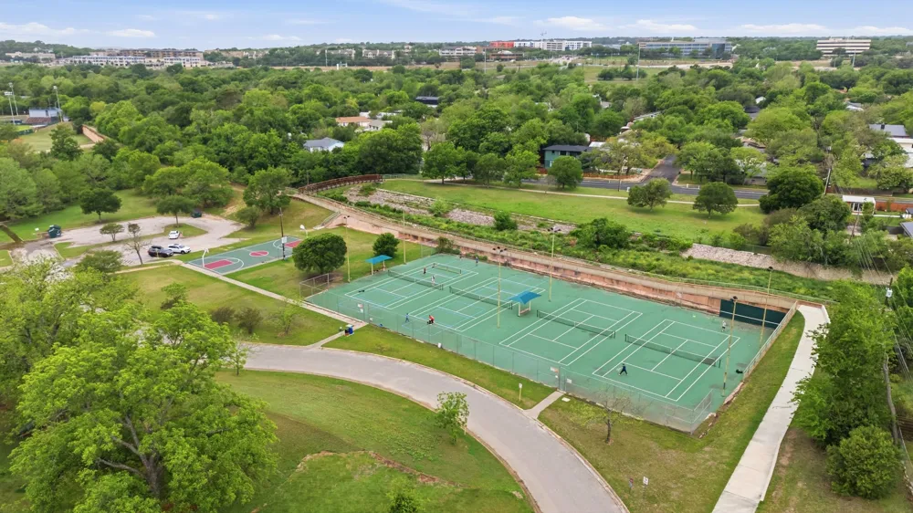 6444 Burnet Road #403 Austin, TX 78757