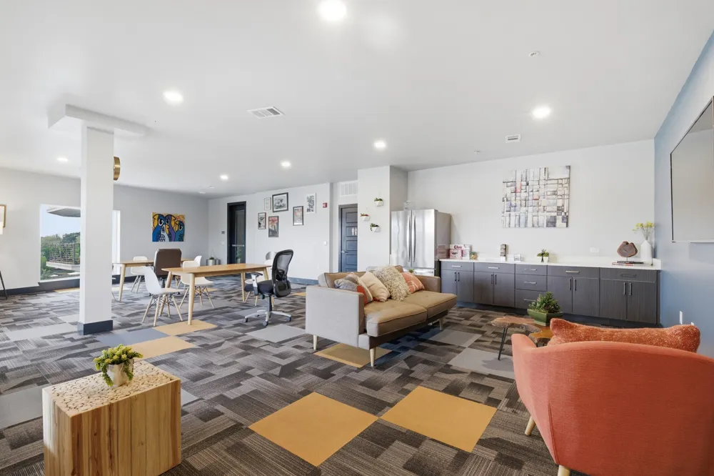 6444 Burnet Road #403 Austin, TX 78757