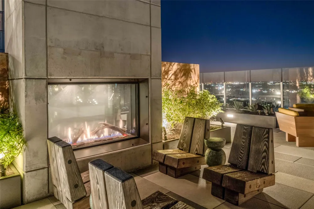 48 East Avenue #2504 Austin, TX 78701