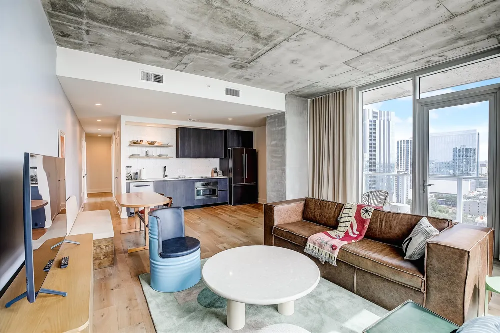 48 East Avenue #2504 Austin, TX 78701