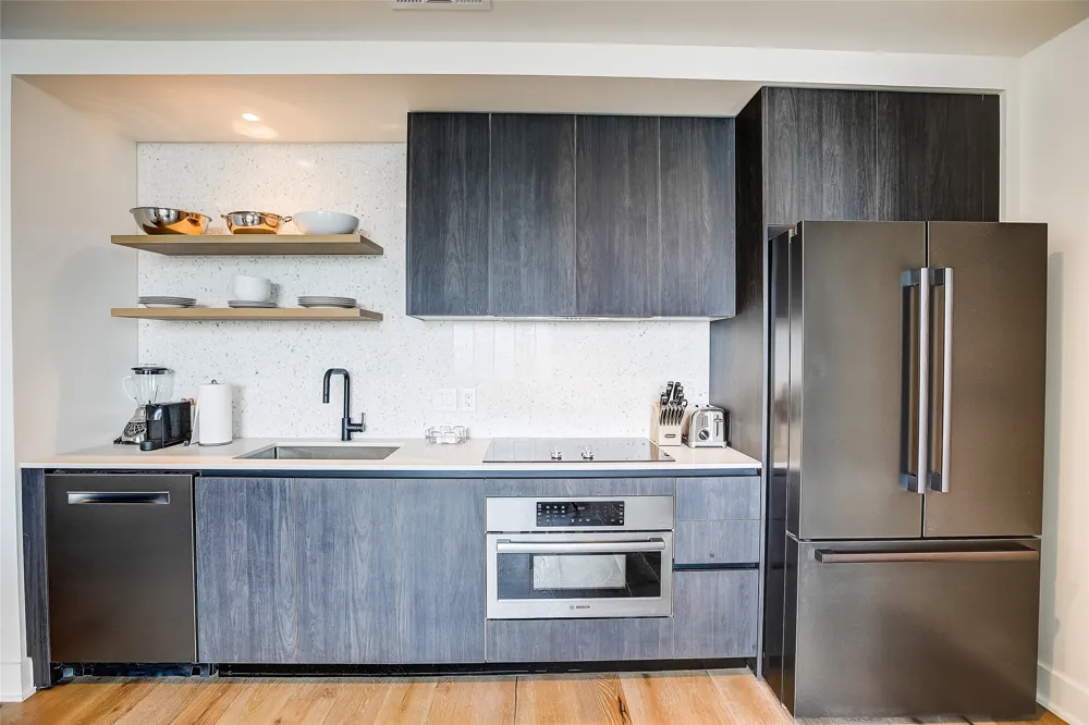48 East Avenue #2504 Austin, TX 78701