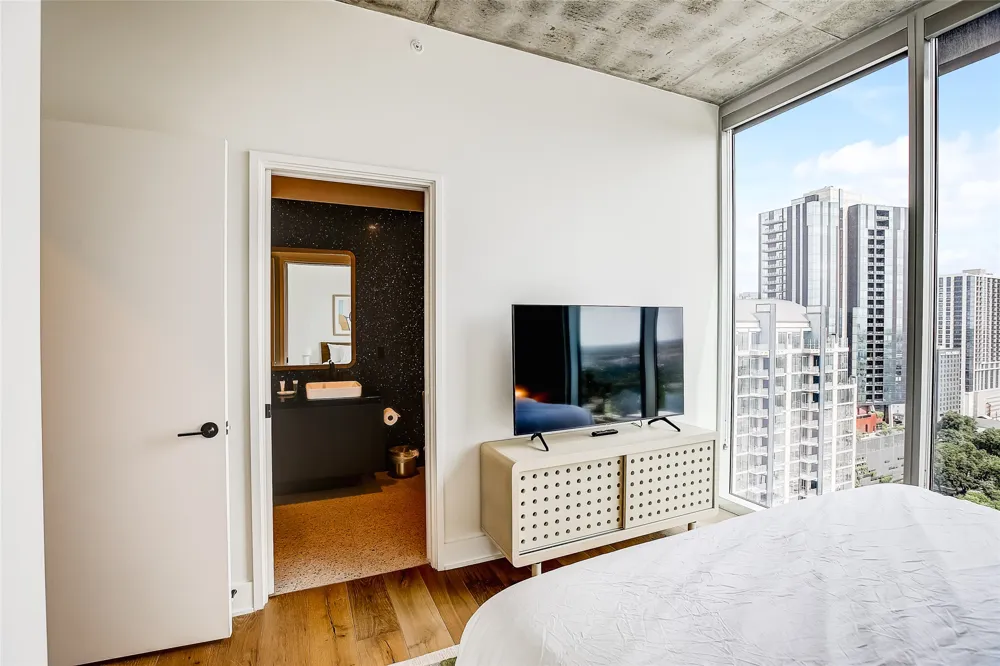 48 East Avenue #2504 Austin, TX 78701