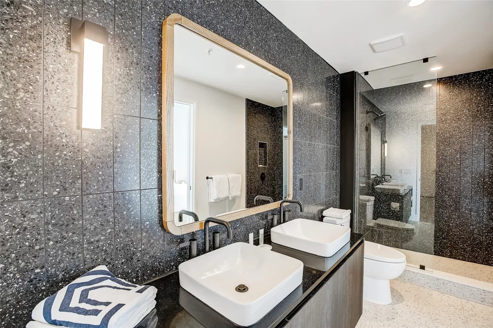 48 East Avenue #2504 Austin, TX 78701