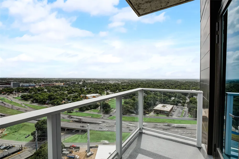 48 East Avenue #2504 Austin, TX 78701