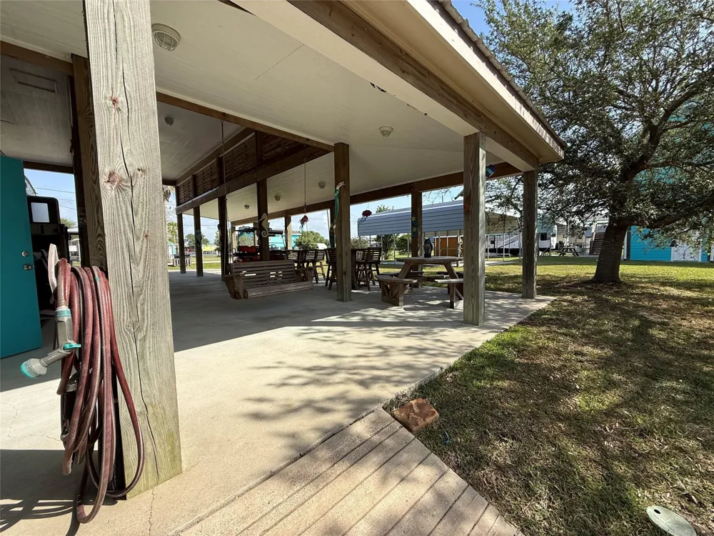 1120 Prides Lane Crystal Beach, TX 77650