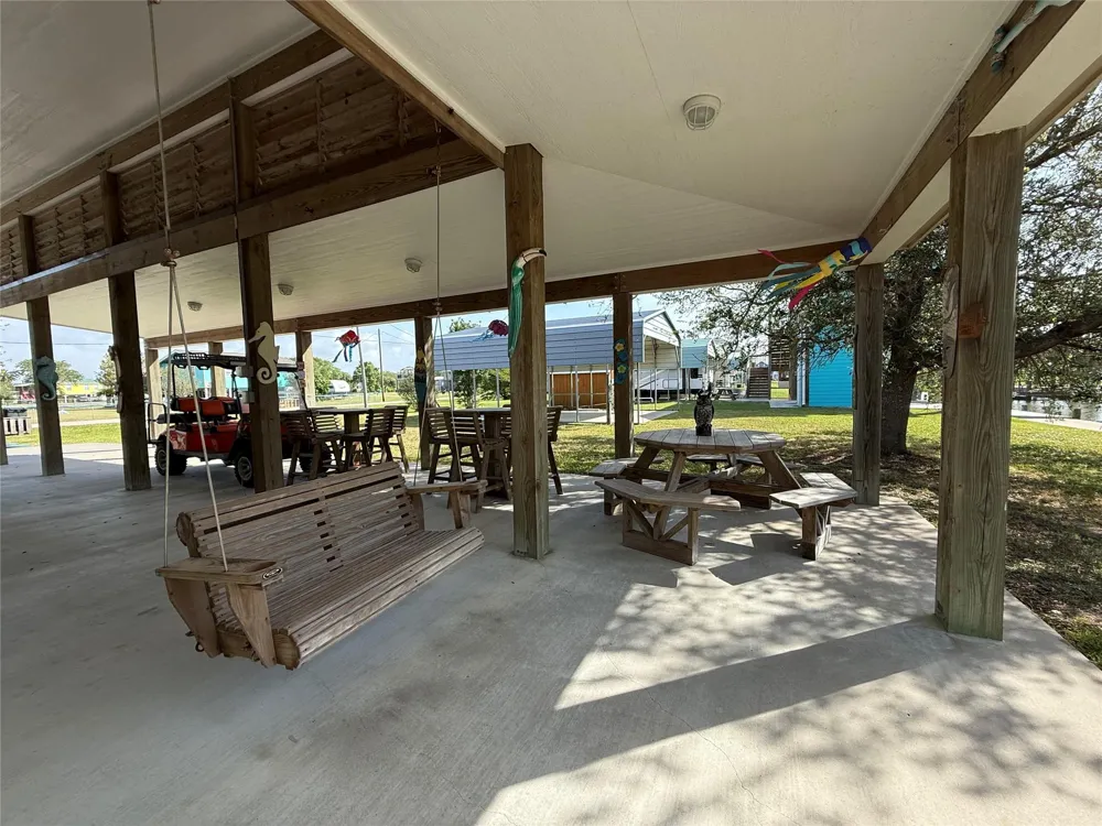 1120 Prides Lane Crystal Beach, TX 77650