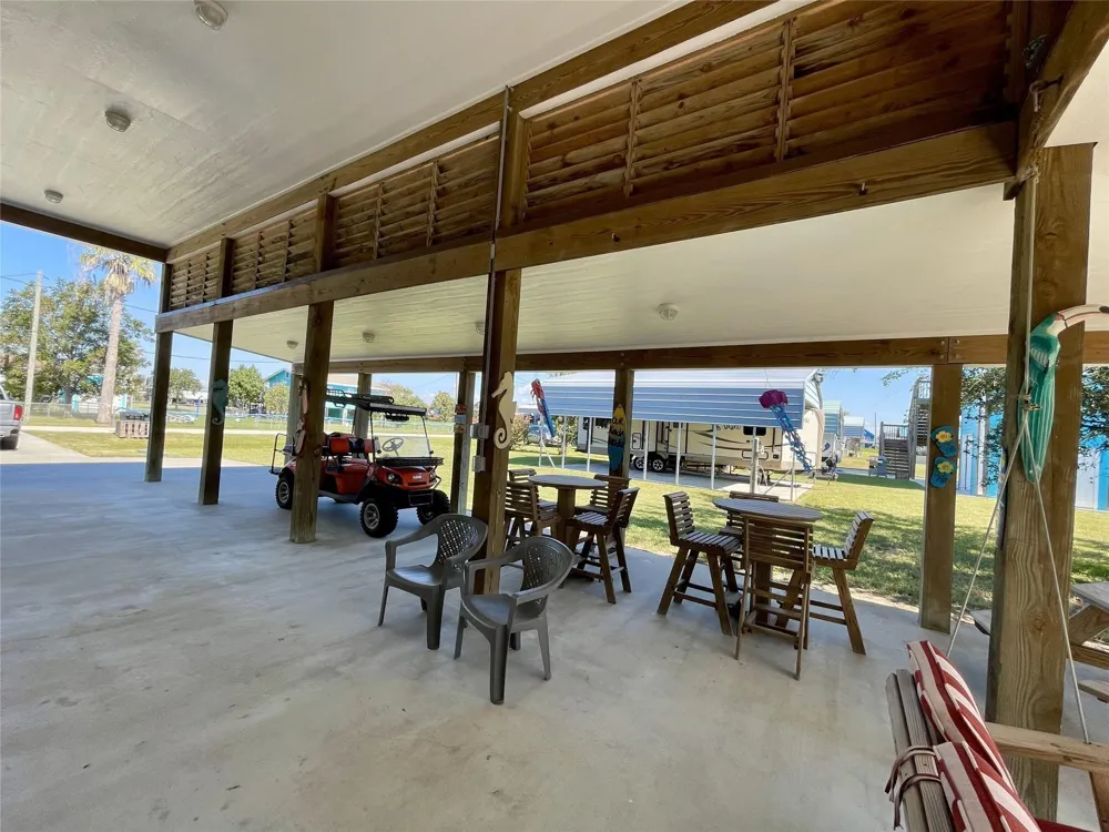 1120 Prides Lane Crystal Beach, TX 77650
