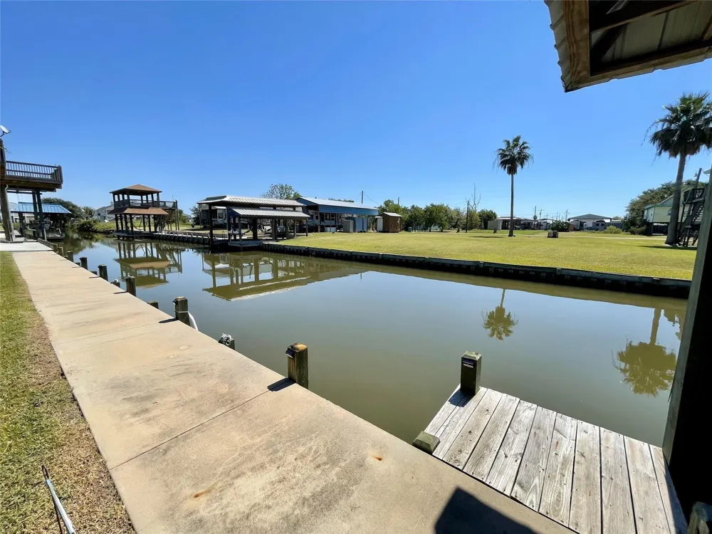 1120 Prides Lane Crystal Beach, TX 77650