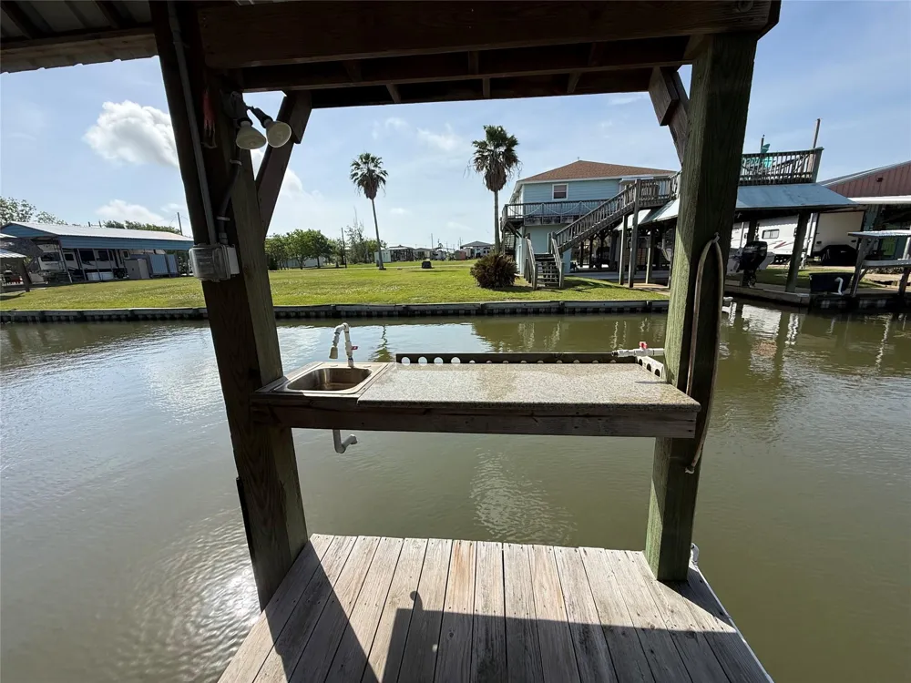 1120 Prides Lane Crystal Beach, TX 77650