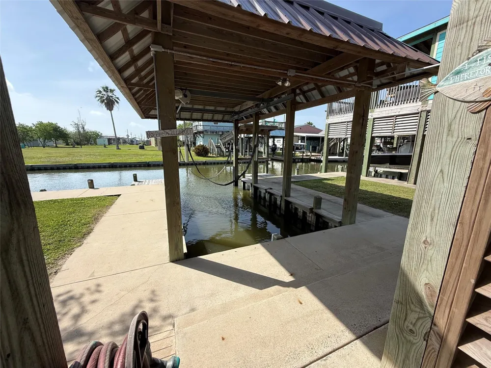 1120 Prides Lane Crystal Beach, TX 77650