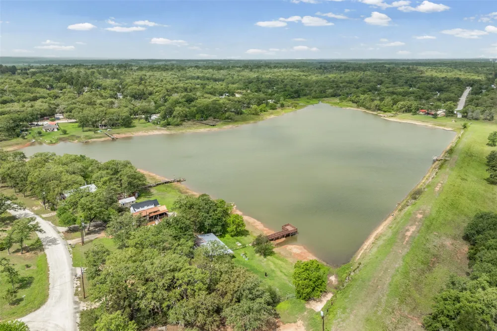 Commanche Drive Smithville, TX 78957