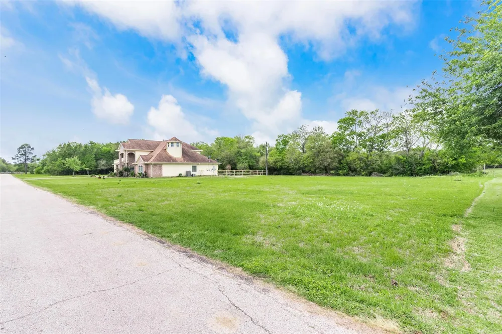 19 Hal Mclain Road Manvel, TX 77578