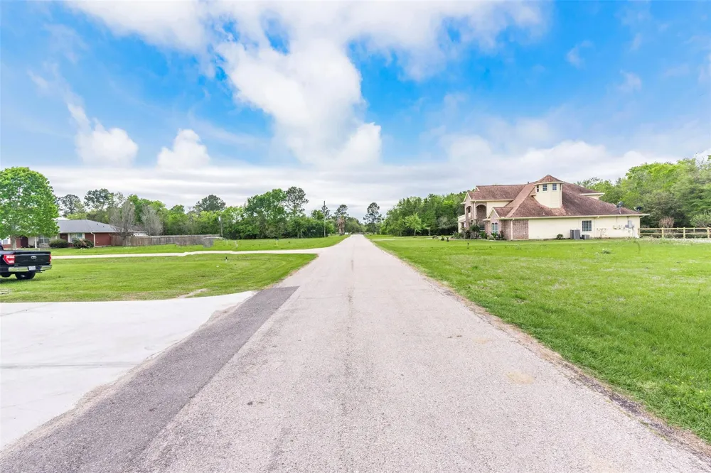 19 Hal Mclain Road Manvel, TX 77578
