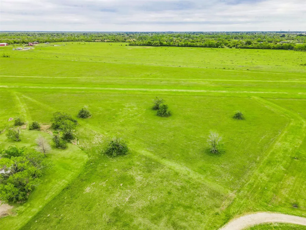 19 Hal Mclain Road Manvel, TX 77578