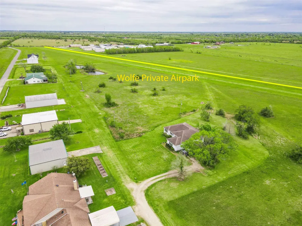 19 Hal Mclain Road Manvel, TX 77578