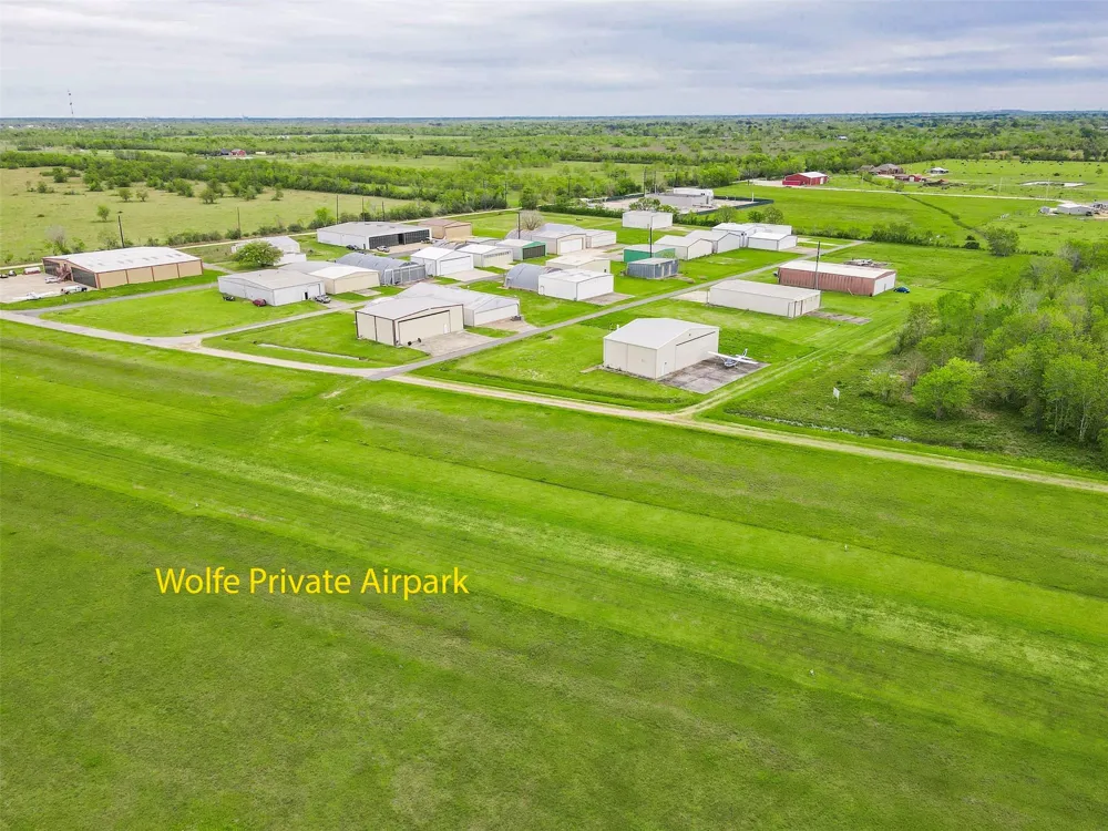 19 Hal Mclain Road Manvel, TX 77578
