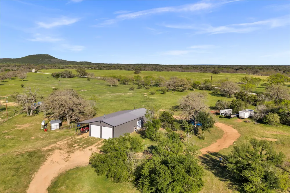 6475 County Road 216 Llano, TX 78643