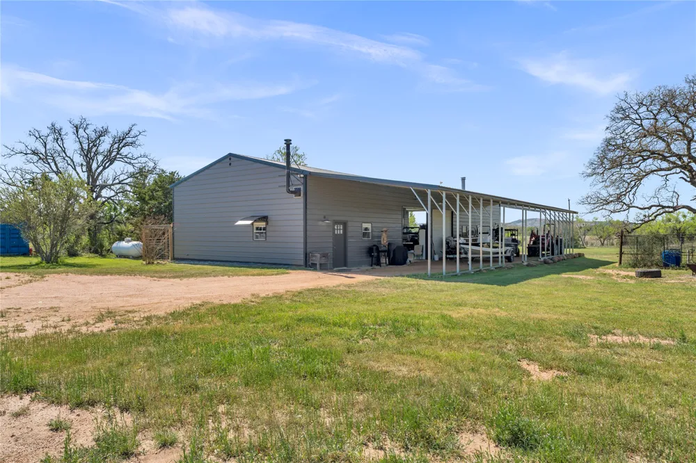 6475 County Road 216 Llano, TX 78643