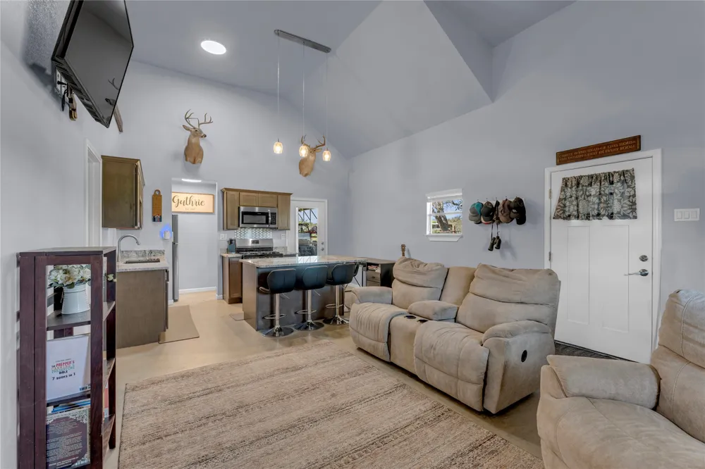 6475 County Road 216 Llano, TX 78643