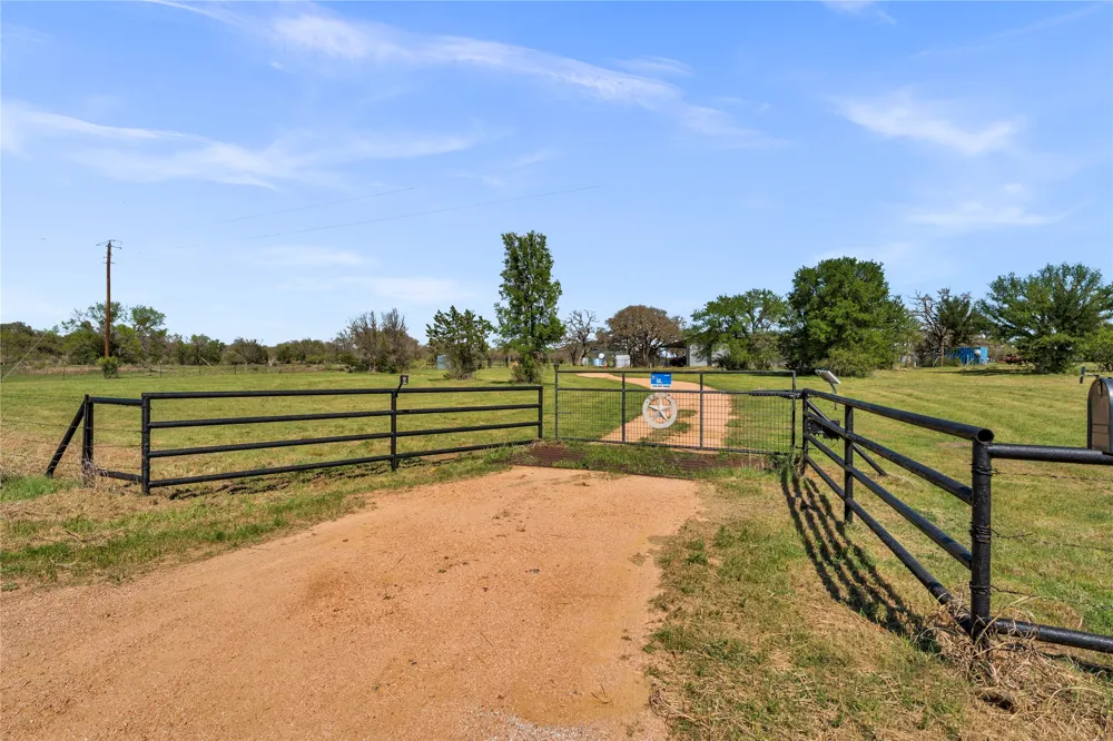 6475 County Road 216 Llano, TX 78643