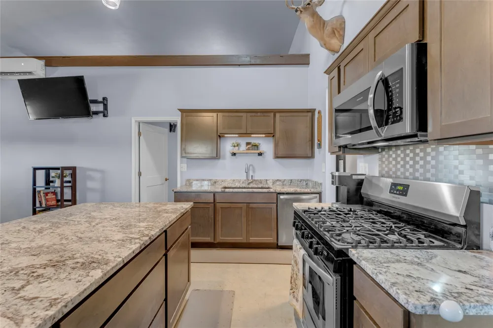 6475 County Road 216 Llano, TX 78643