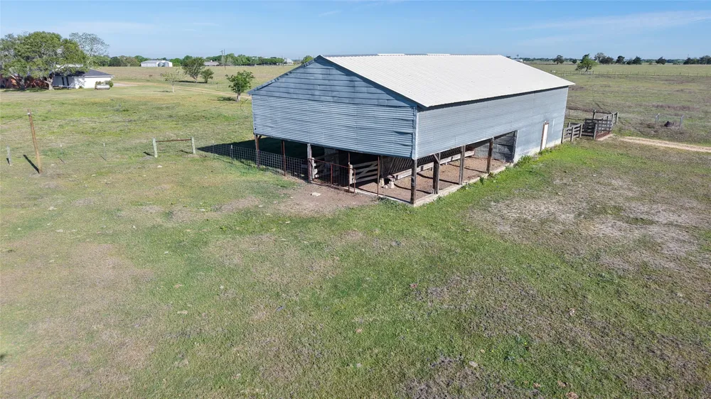2745 Holub Road Schulenburg, TX 78956