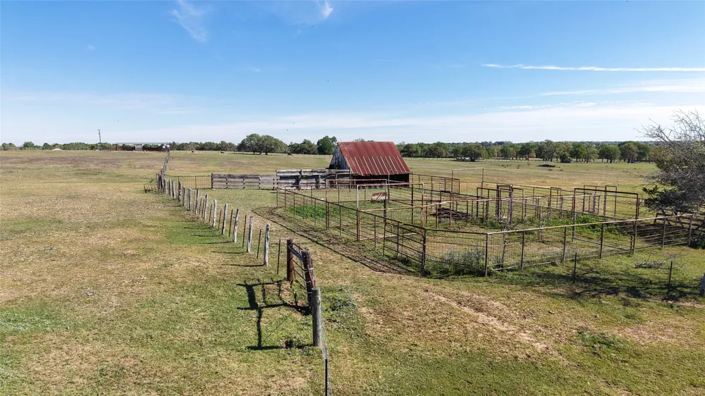 2745 Holub Road Schulenburg, TX 78956
