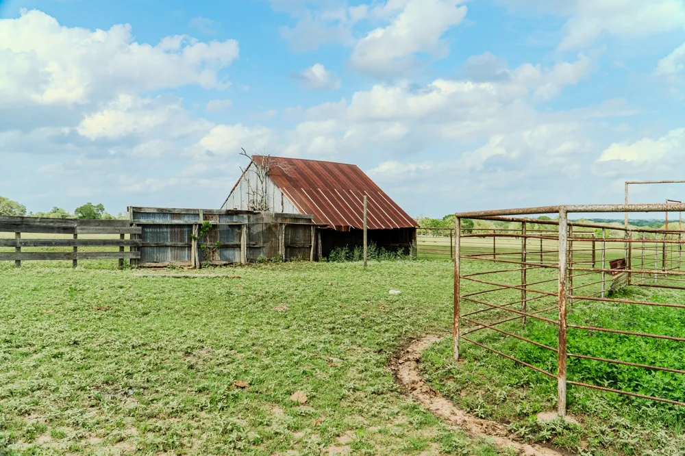 2745 Holub Road Schulenburg, TX 78956