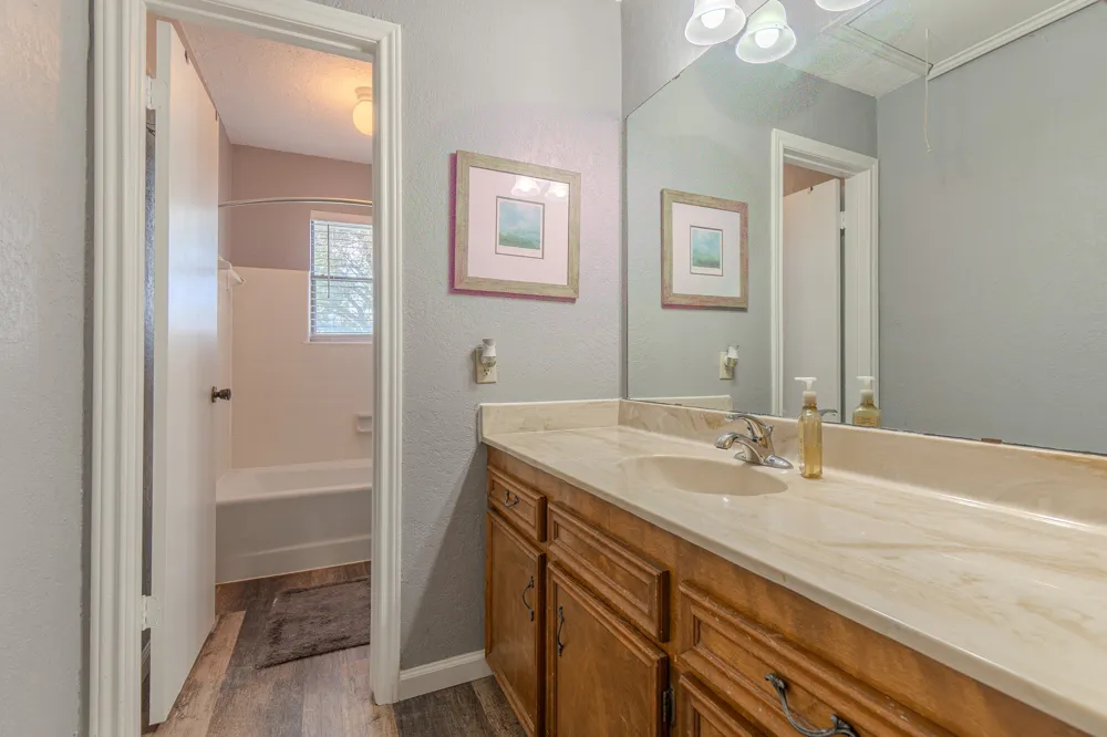 2745 Holub Road Schulenburg, TX 78956
