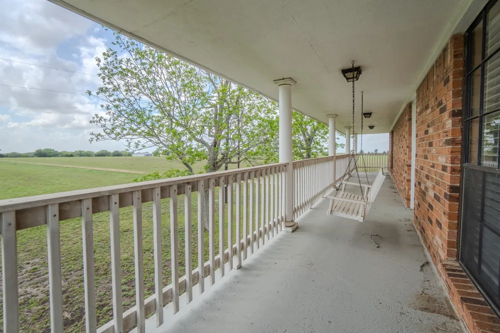2745 Holub Road Schulenburg, TX 78956