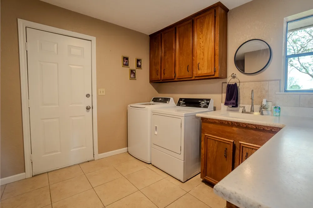 2745 Holub Road Schulenburg, TX 78956