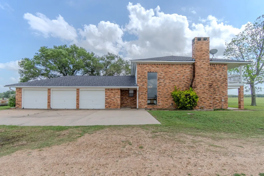 2745 Holub Road Schulenburg, TX 78956
