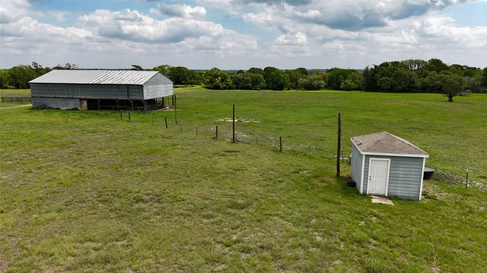 2745 Holub Road Schulenburg, TX 78956