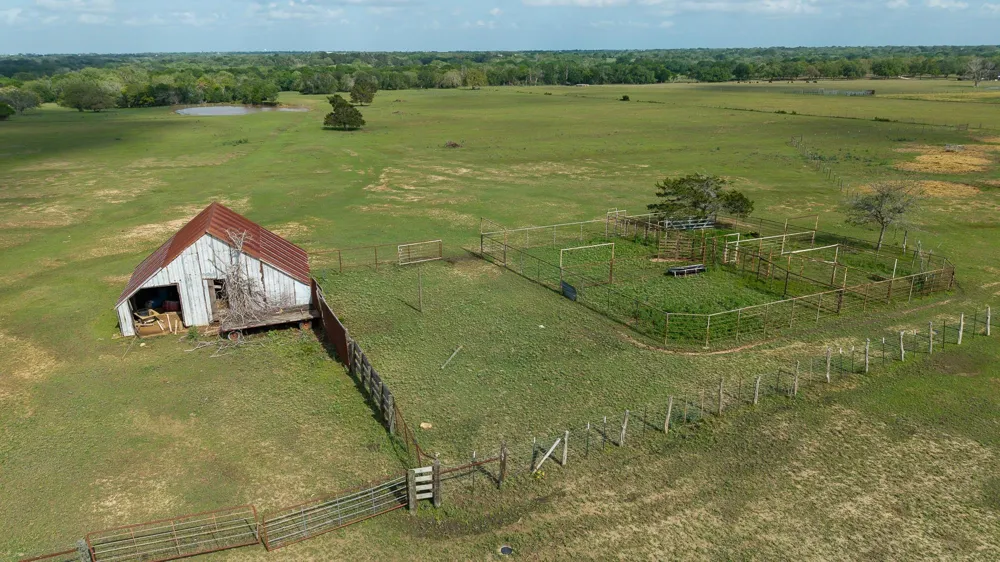 2745 Holub Road Schulenburg, TX 78956