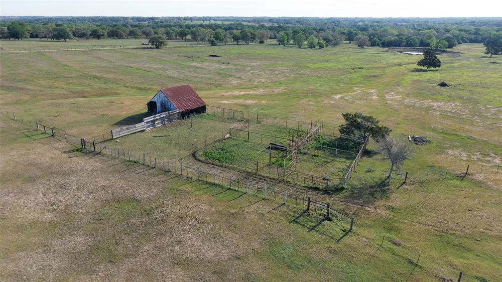 2745 Holub Road Schulenburg, TX 78956