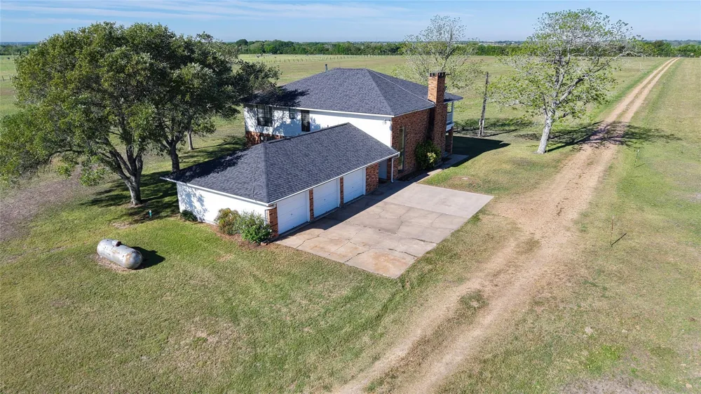 2745 Holub Road Schulenburg, TX 78956
