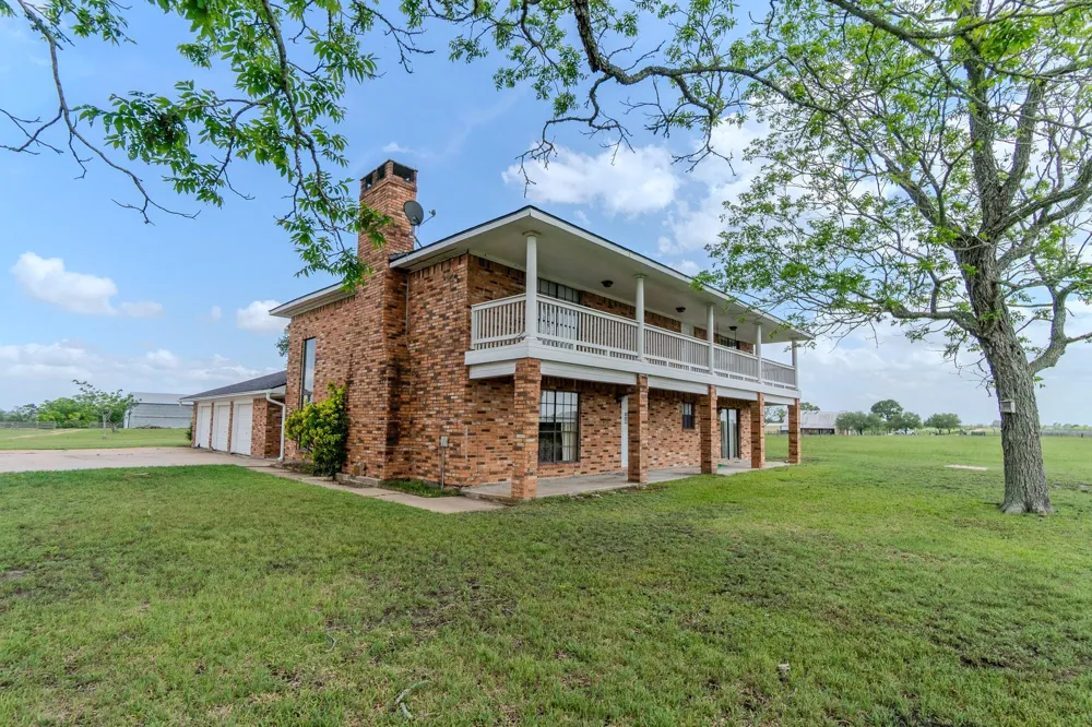 2745 Holub Road Schulenburg, TX 78956