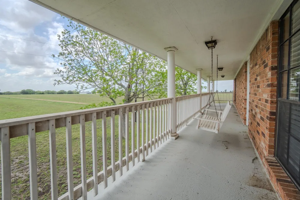 2745 Holub Road Schulenburg, TX 78956