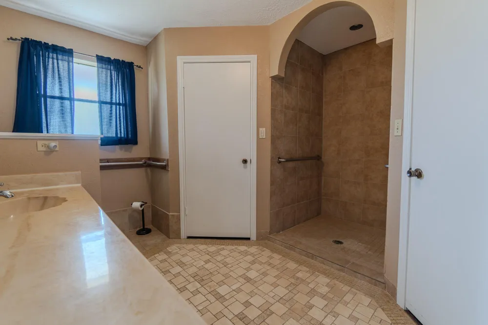 2745 Holub Road Schulenburg, TX 78956