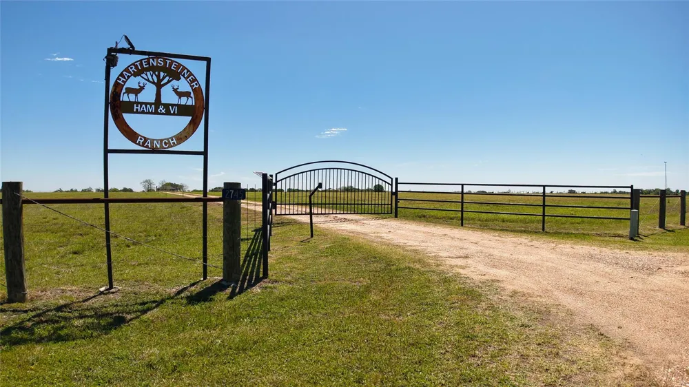 2745 Holub Road Schulenburg, TX 78956