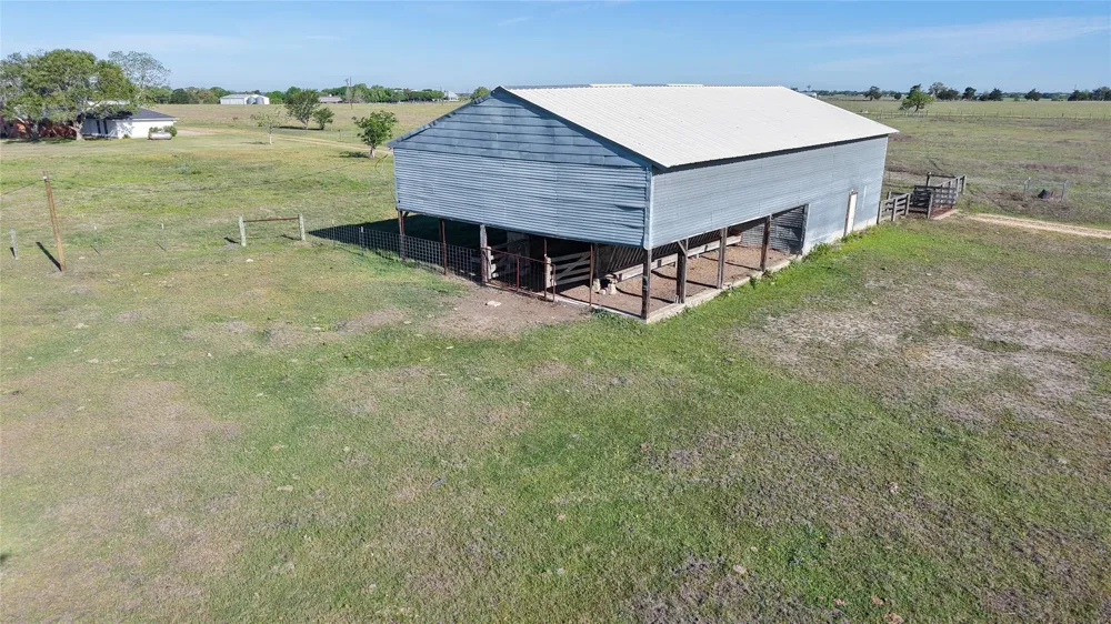 2745 Holub Road Schulenburg, TX 78956
