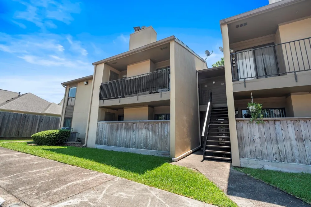 3300 Pebblebrook Drive #104 Seabrook, TX 77586
