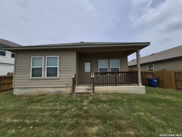 465 MIDDLE GREEN LOOP Floresville, TX 78114
