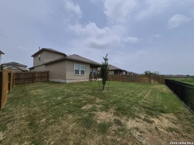 465 MIDDLE GREEN LOOP Floresville, TX 78114