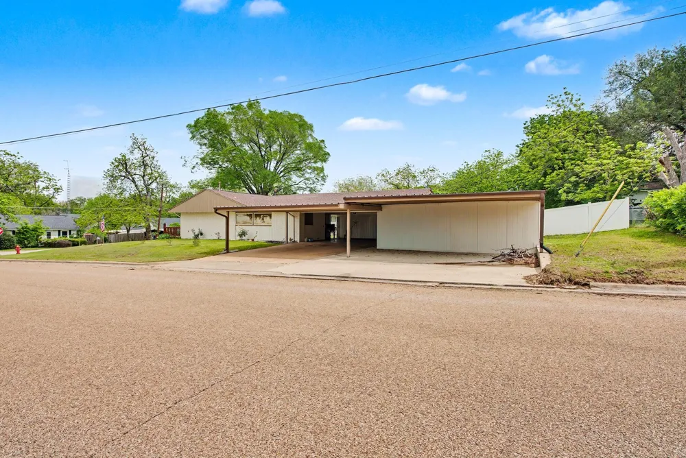 305 Harvey Street Caldwell, TX 77836