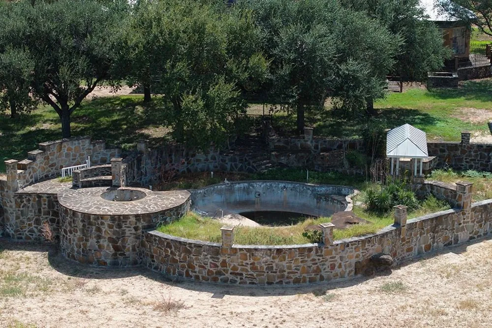 6887 Von Ormy Road Von Ormy, TX 78073
