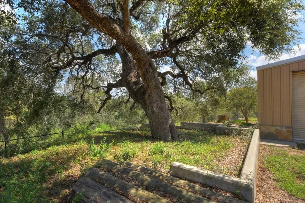 6887 Von Ormy Road Von Ormy, TX 78073